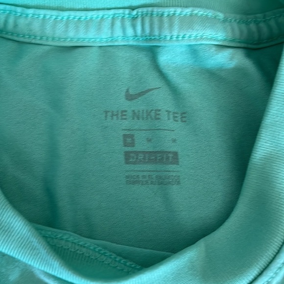 Nike Dri-fit tee - Picture 3 of 3